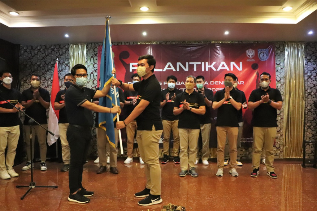 Sekda Badung Adi Arnawa lantik Pengurus Perbasi Kota Denpasar Masa Bakti 2021-2025